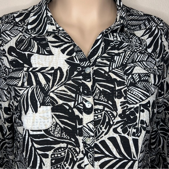 Petite XL Studio Works Black Beige Leaf Print Button Front Top Lightweight - Picture 3 of 10